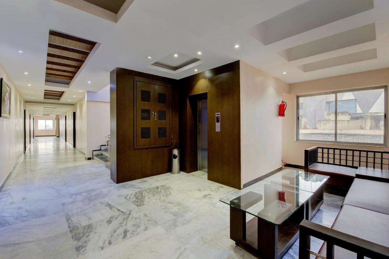 Oyo 1545 Hotel Shivani International Amhedabad Dış mekan fotoğraf