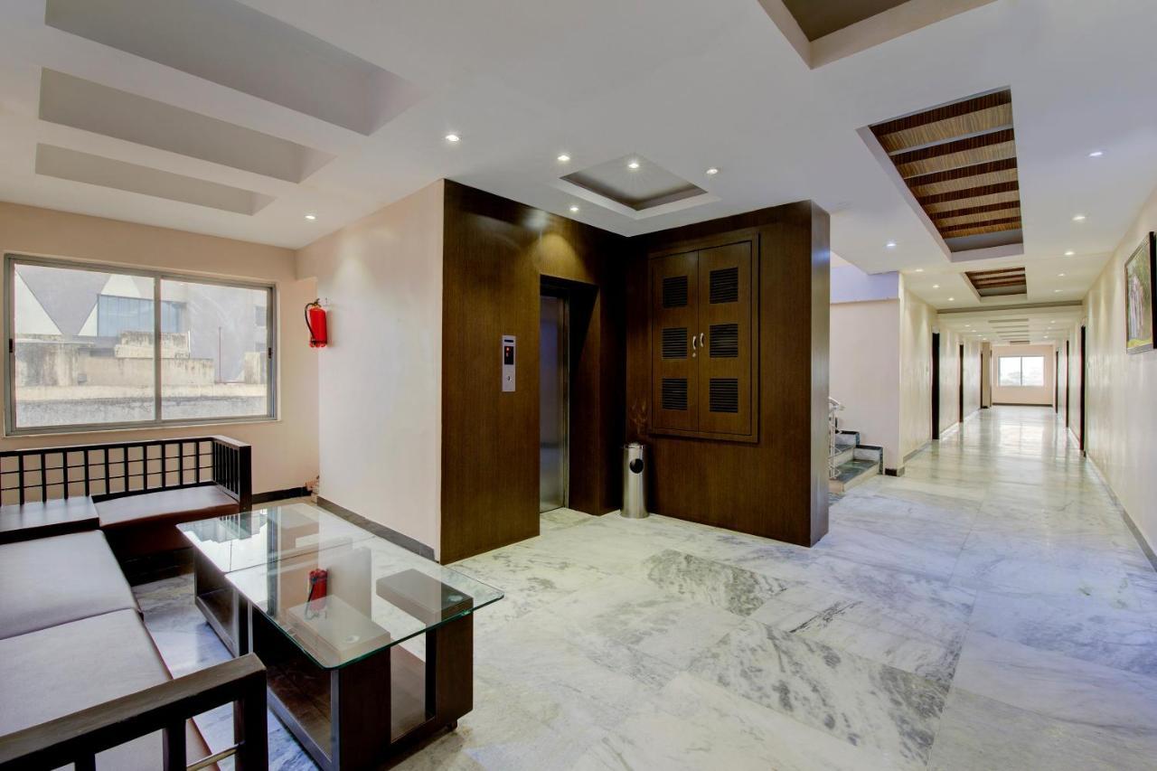 Oyo 1545 Hotel Shivani International Amhedabad Dış mekan fotoğraf