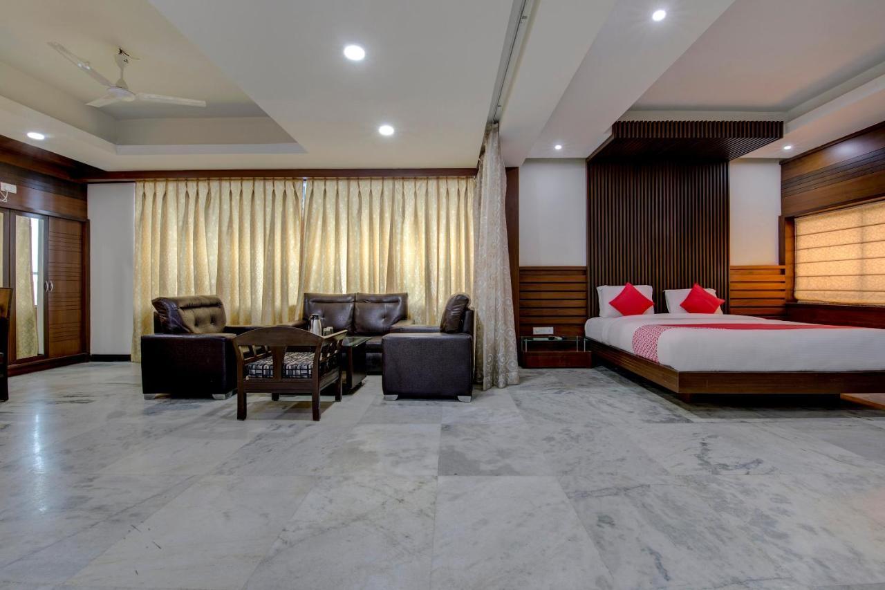 Oyo 1545 Hotel Shivani International Amhedabad Dış mekan fotoğraf