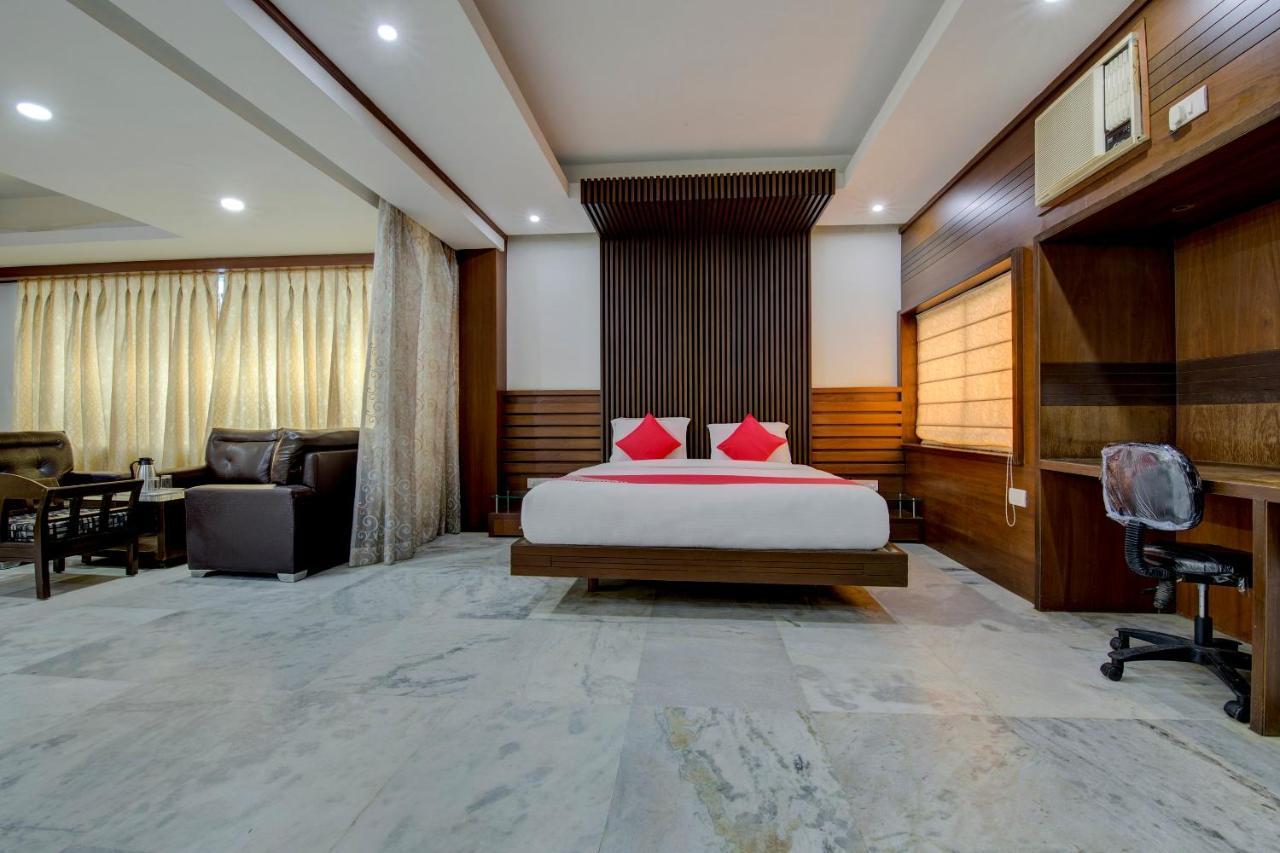 Oyo 1545 Hotel Shivani International Amhedabad Dış mekan fotoğraf