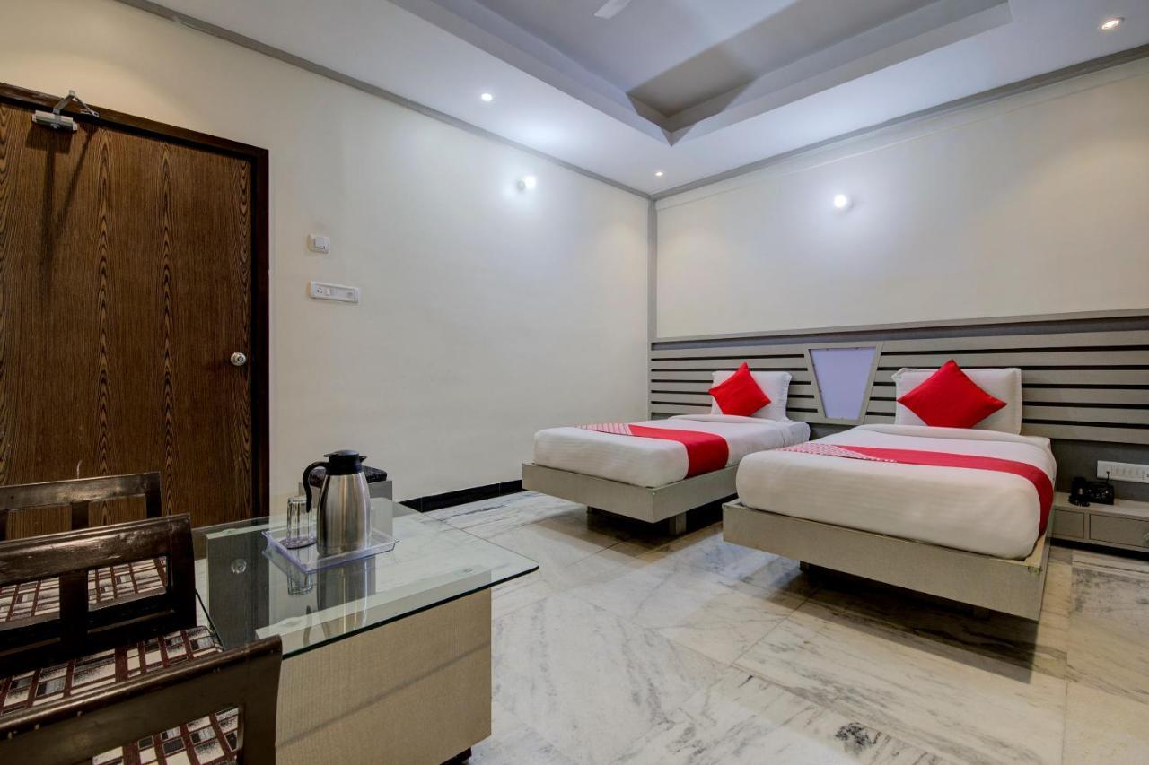 Oyo 1545 Hotel Shivani International Amhedabad Dış mekan fotoğraf