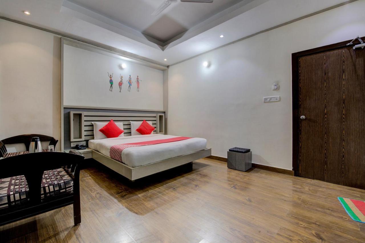 Oyo 1545 Hotel Shivani International Amhedabad Dış mekan fotoğraf