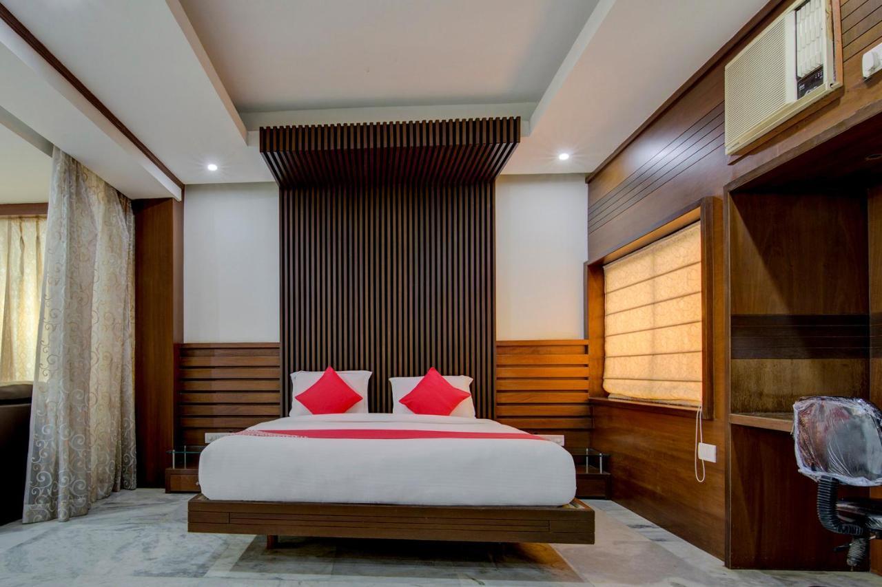 Oyo 1545 Hotel Shivani International Amhedabad Dış mekan fotoğraf