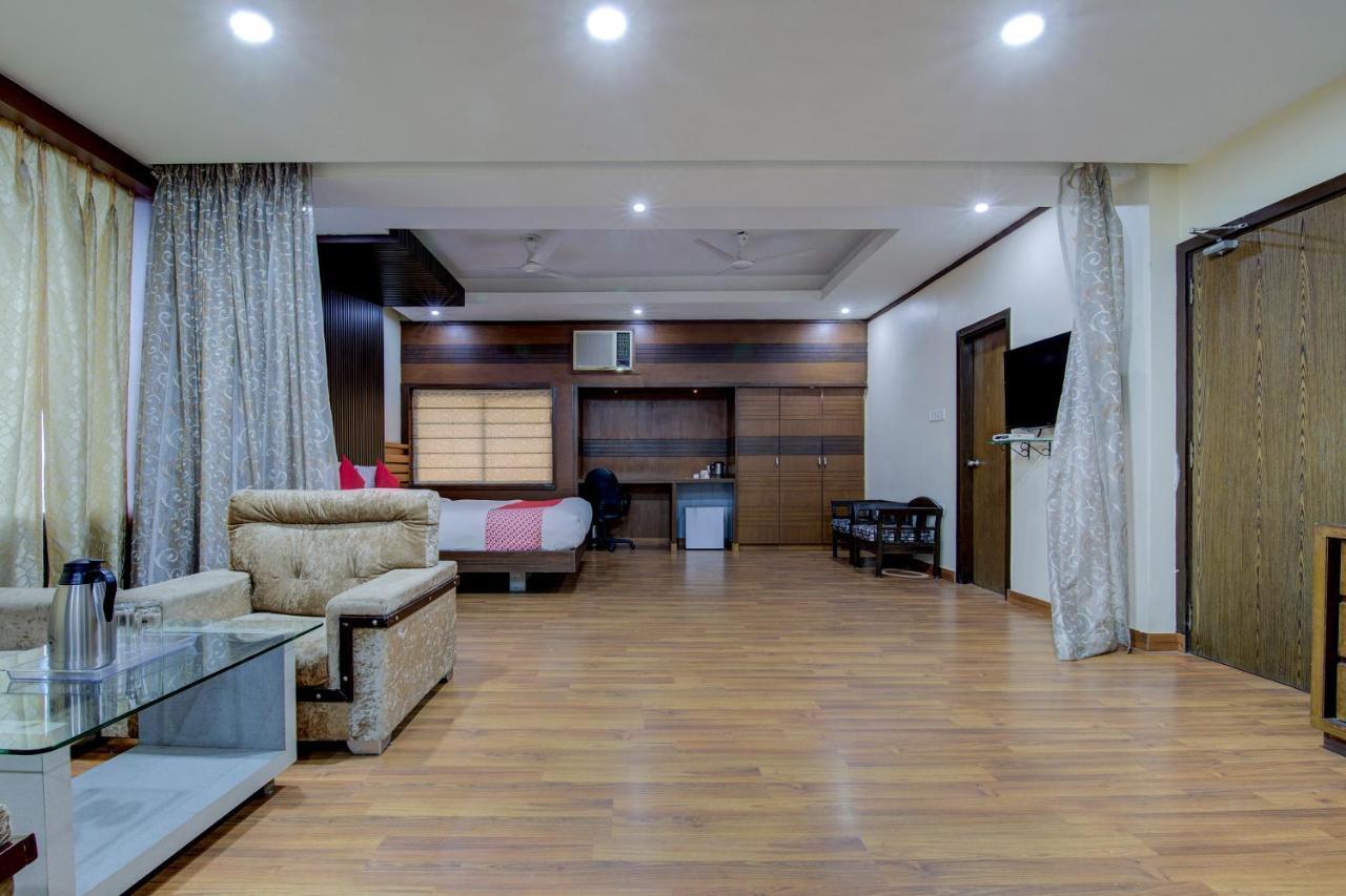 Oyo 1545 Hotel Shivani International Amhedabad Dış mekan fotoğraf