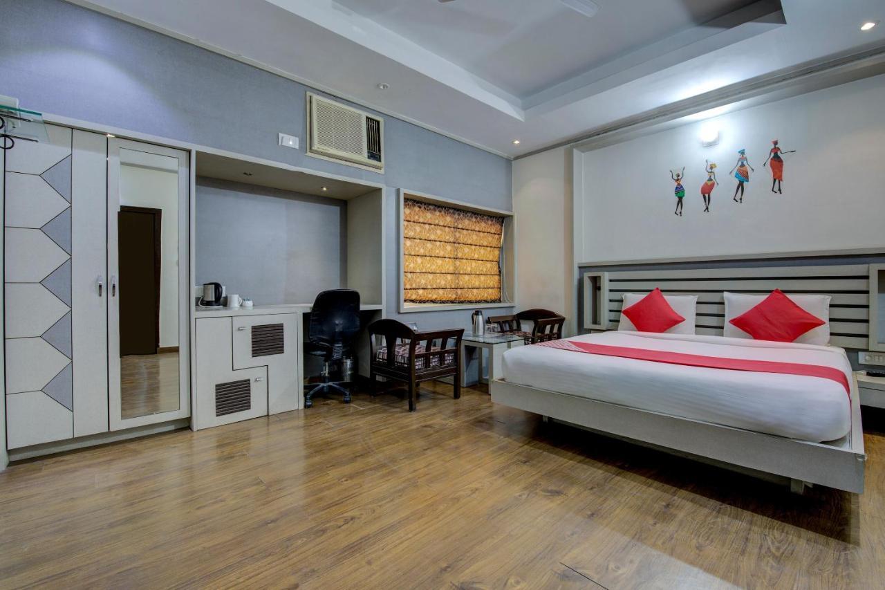 Oyo 1545 Hotel Shivani International Amhedabad Dış mekan fotoğraf