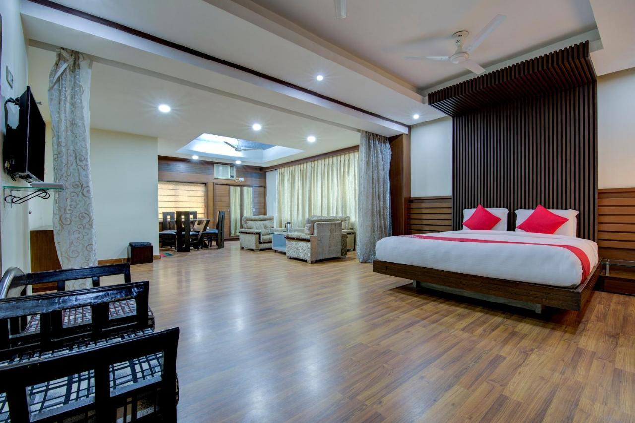 Oyo 1545 Hotel Shivani International Amhedabad Dış mekan fotoğraf