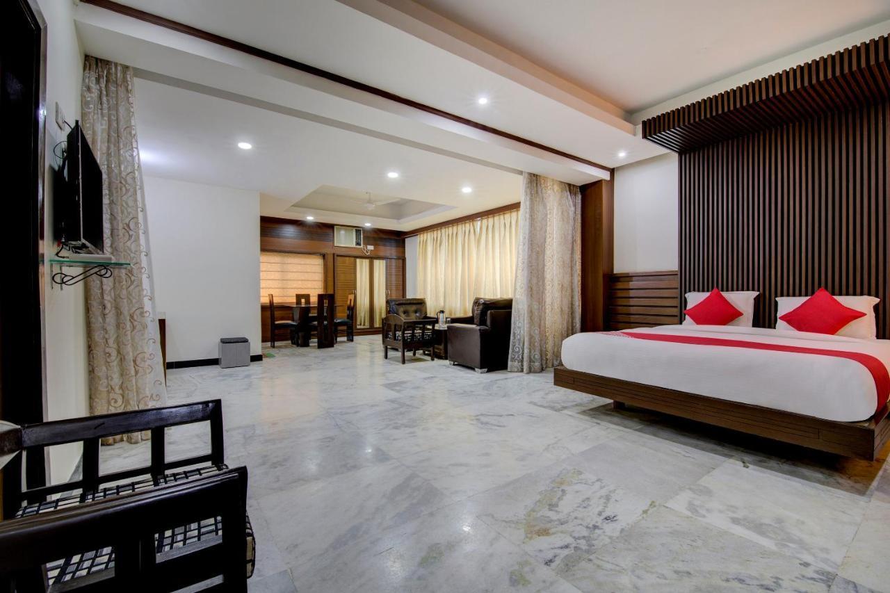 Oyo 1545 Hotel Shivani International Amhedabad Dış mekan fotoğraf