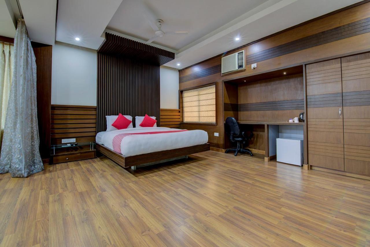 Oyo 1545 Hotel Shivani International Amhedabad Dış mekan fotoğraf