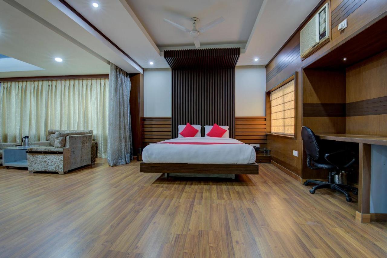 Oyo 1545 Hotel Shivani International Amhedabad Dış mekan fotoğraf