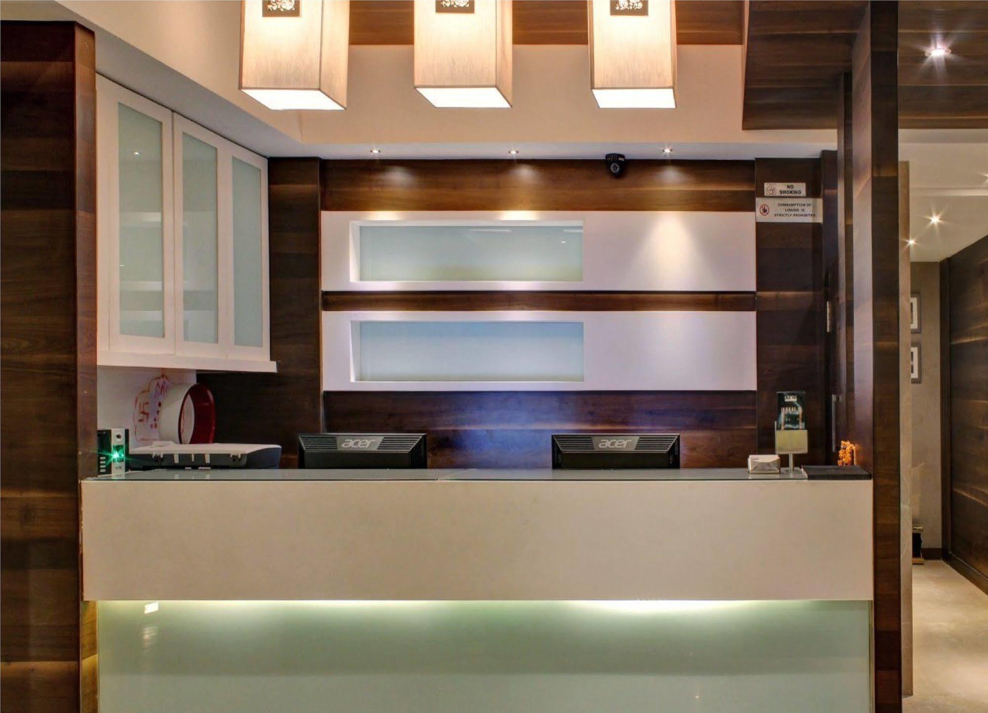 Oyo 1545 Hotel Shivani International Amhedabad Dış mekan fotoğraf