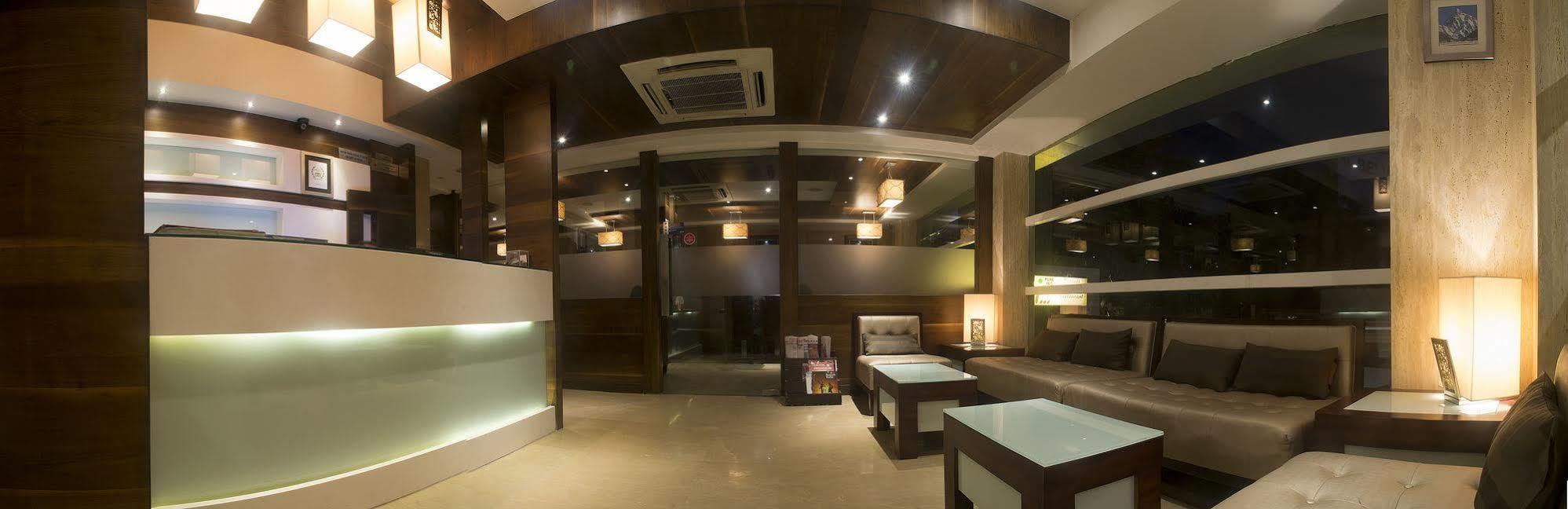 Oyo 1545 Hotel Shivani International Amhedabad Dış mekan fotoğraf