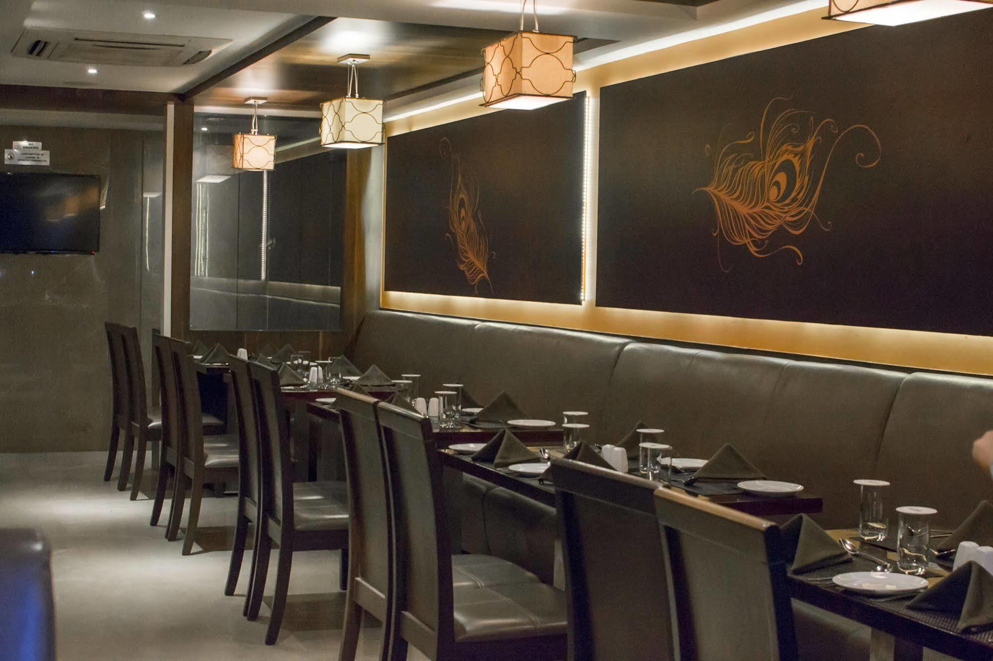 Oyo 1545 Hotel Shivani International Amhedabad Dış mekan fotoğraf